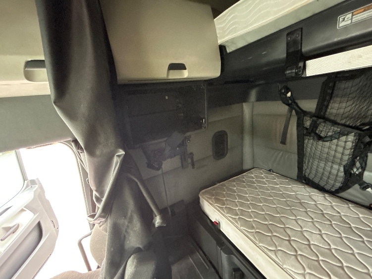 Used 2022 Freightliner Cascadia - photo 21