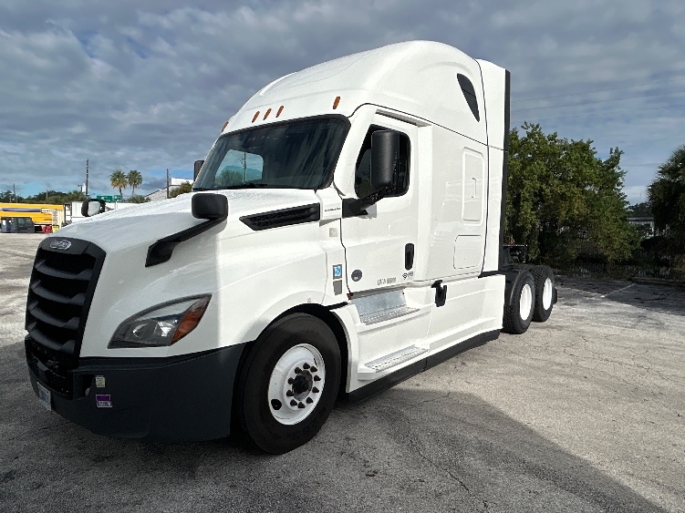 Used 2022 Freightliner Cascadia - photo 5