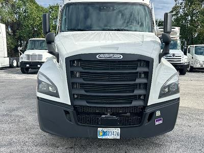 Used 2022 Freightliner Cascadia Detroit DD15AT Semi Truck with Sleeper Cab for sale #385478 - photo 2