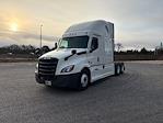Used 2022 Freightliner Cascadia Detroit DD15AT Semi Truck with Sleeper Cab for sale #385483 - photo 3