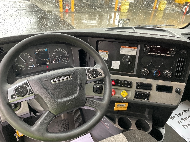 Used 2022 Freightliner Cascadia - photo 13
