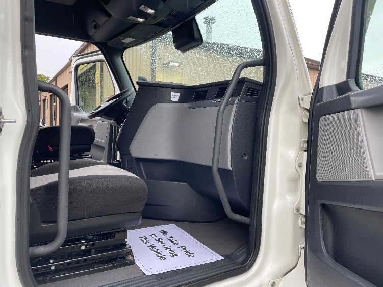 Used 2022 Freightliner Cascadia - photo 15