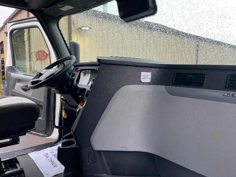 Used 2022 Freightliner Cascadia - photo 17