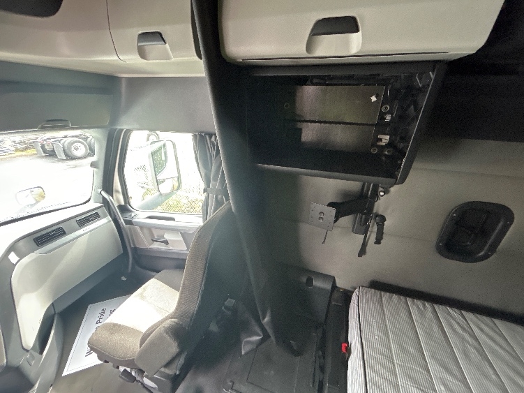 Used 2022 Freightliner Cascadia - photo 21