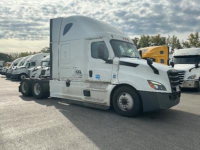 Used 2022 Freightliner Cascadia Detroit DD15AT Semi Truck with Sleeper Cab for sale #385496 - photo 1