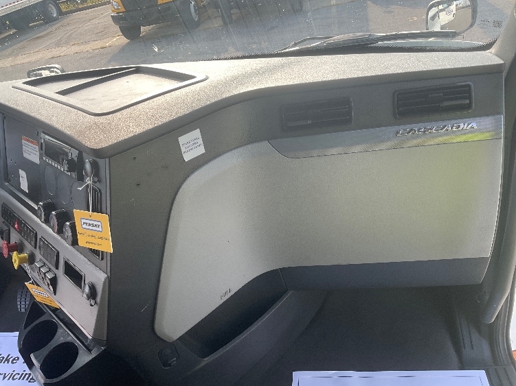 Used 2022 Freightliner Cascadia - photo 16
