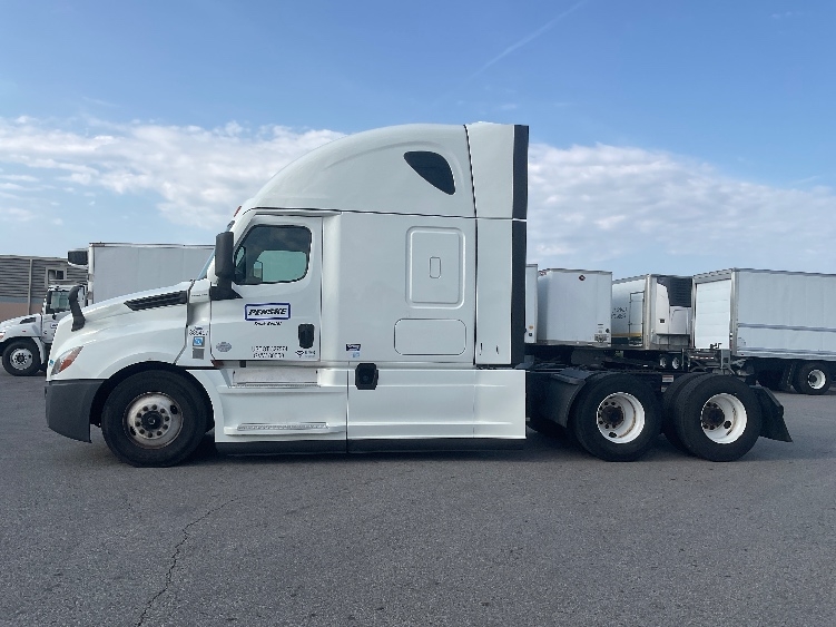 Used 2022 Freightliner Cascadia - photo 6