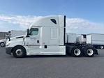 Used 2022 Freightliner Cascadia Detroit DD15AT Semi Truck with Sleeper Cab for sale #385497 - photo 4