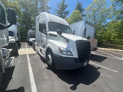 Used 2022 Freightliner Cascadia Detroit DD15AT Semi Truck with Sleeper Cab for sale #385499 - photo 1