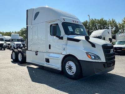 Used 2022 Freightliner Cascadia Detroit DD15AT Semi Truck with Sleeper Cab for sale #385501 - photo 1