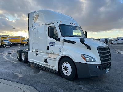 Used 2022 Freightliner Cascadia Detroit DD15AT Semi Truck with Sleeper Cab for sale #385513 - photo 1