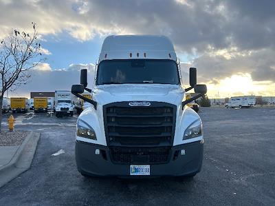 Used 2022 Freightliner Cascadia Detroit DD15AT Semi Truck with Sleeper Cab for sale #385513 - photo 2