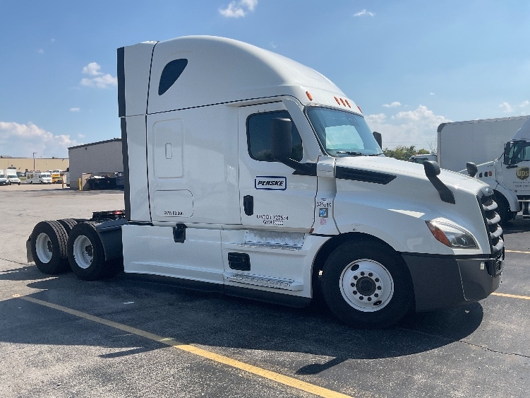 Used 2022 Freightliner Cascadia - photo 1