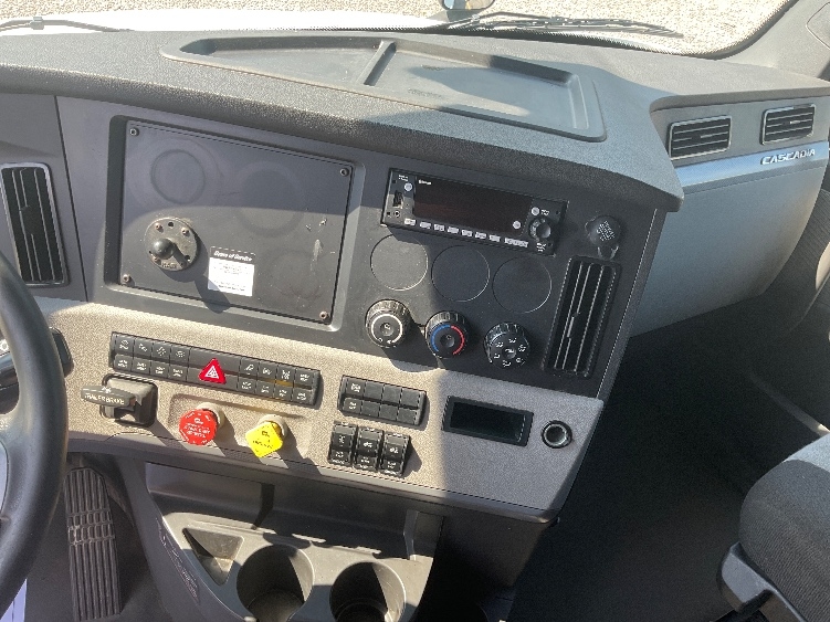 Used 2022 Freightliner Cascadia - photo 14