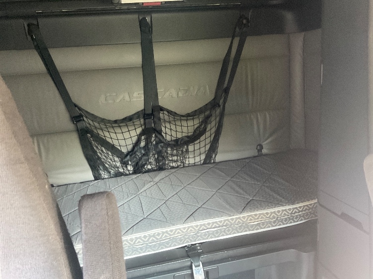 Used 2022 Freightliner Cascadia - photo 18