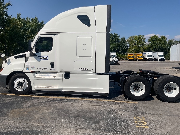 Used 2022 Freightliner Cascadia - photo 27
