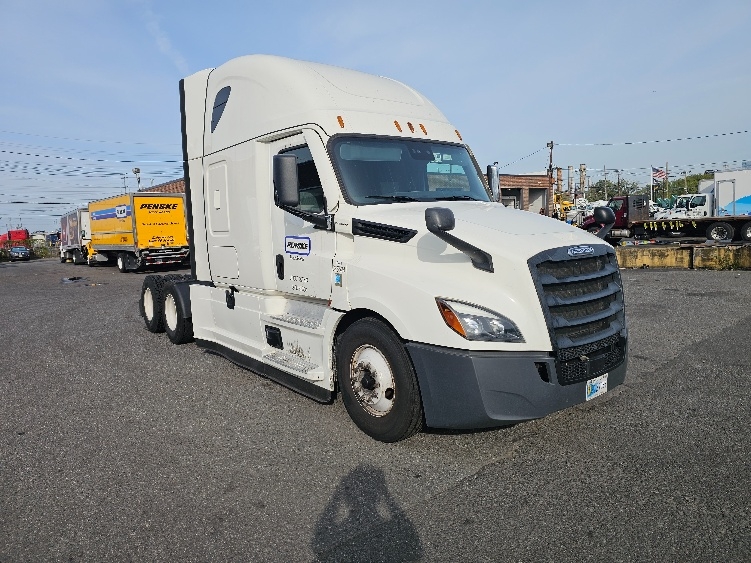 Used 2022 Freightliner Cascadia - photo 1