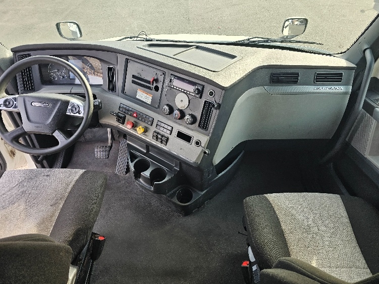 Used 2022 Freightliner Cascadia - photo 14