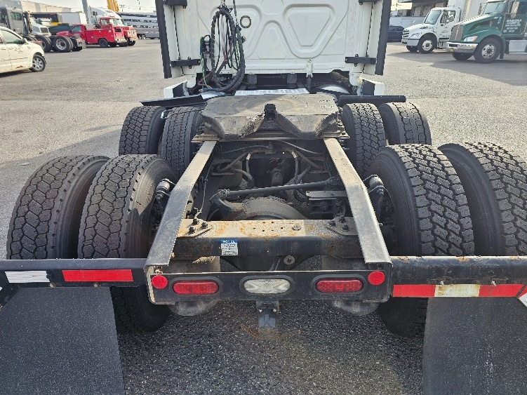 Used 2022 Freightliner Cascadia - photo 8