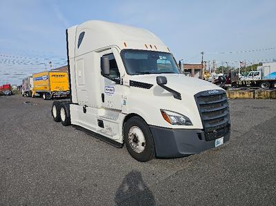 Used 2022 Freightliner Cascadia Detroit DD15AT Semi Truck with Sleeper Cab for sale #385524 - photo 1