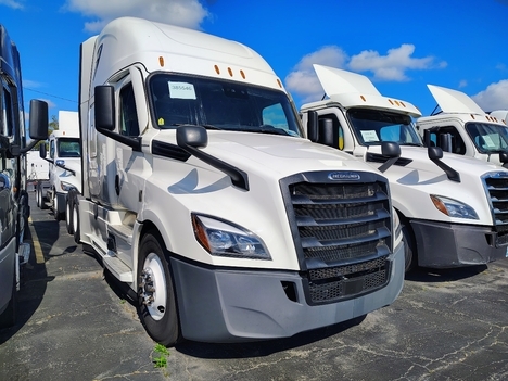 Used 2022 Freightliner Cascadia - photo 1