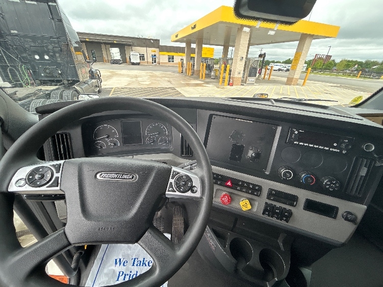Used 2022 Freightliner Cascadia - photo 13