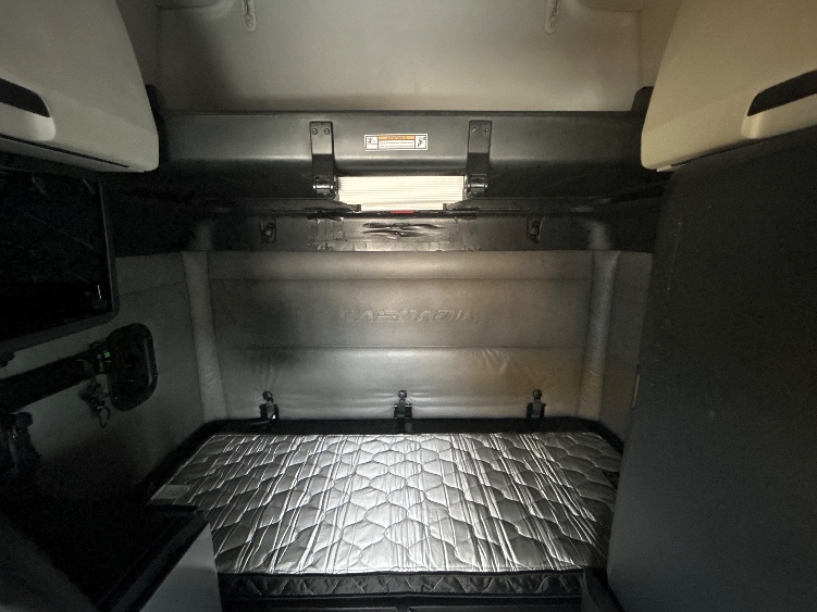 Used 2022 Freightliner Cascadia - photo 18