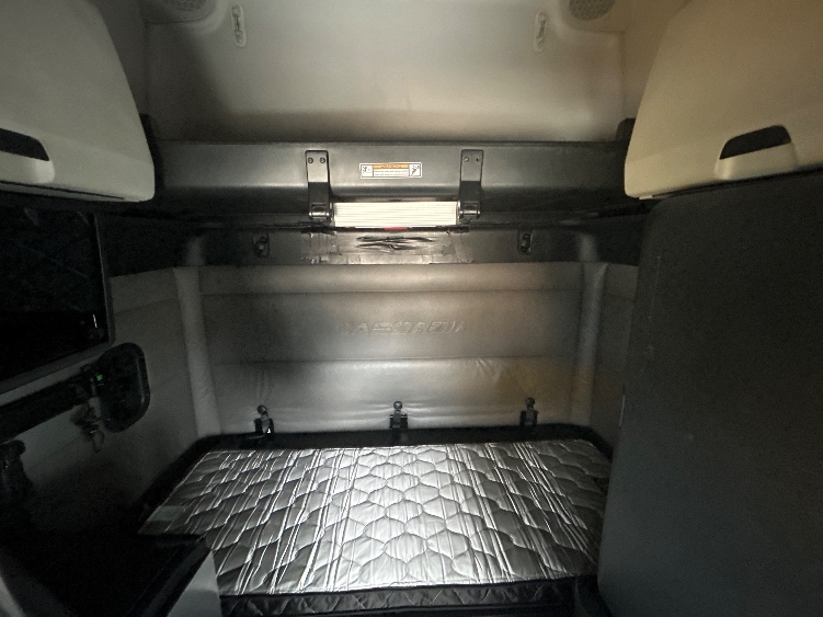 Used 2022 Freightliner Cascadia - photo 21