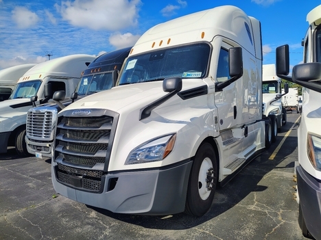 Used 2022 Freightliner Cascadia - photo 5
