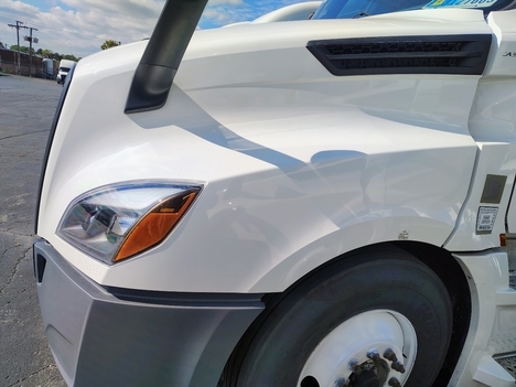 Used 2022 Freightliner Cascadia - photo 6