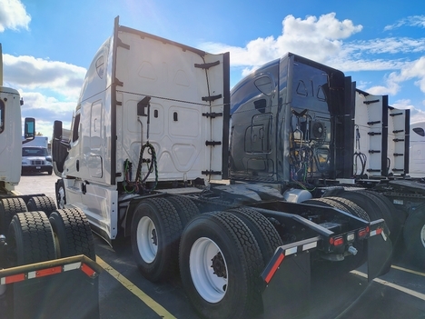 Used 2022 Freightliner Cascadia - photo 7