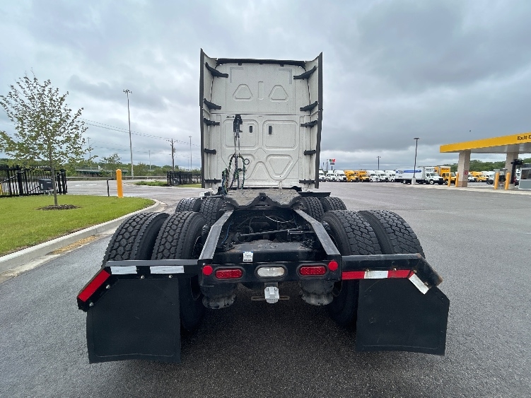 Used 2022 Freightliner Cascadia - photo 8