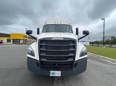 Used 2022 Freightliner Cascadia Detroit DD15AT Semi Truck with Sleeper Cab for sale #385546 - photo 2