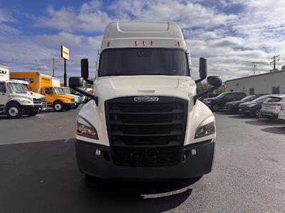 Used 2022 Freightliner Cascadia Detroit DD15AT Semi Truck with Sleeper Cab for sale #385556 - photo 2