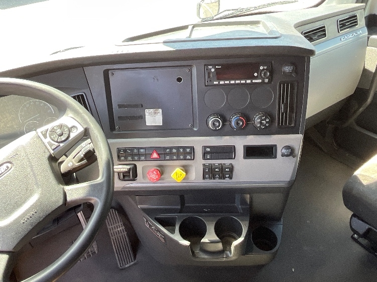 Used 2022 Freightliner Cascadia - photo 14