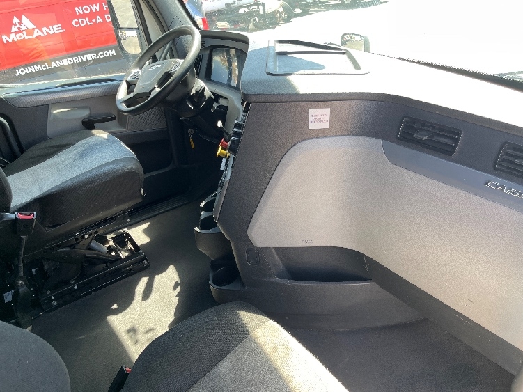 Used 2022 Freightliner Cascadia - photo 17