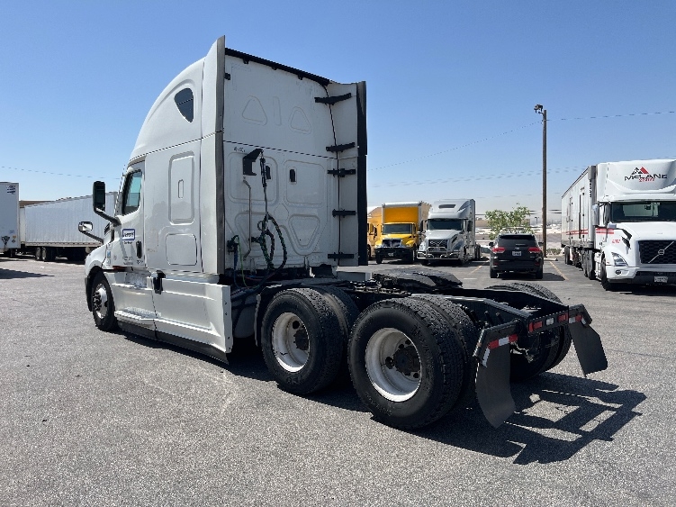 Used 2022 Freightliner Cascadia - photo 7