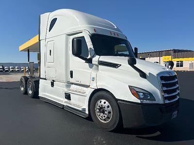 Used 2021 Freightliner Cascadia Detroit DD15AT Semi Truck with Sleeper Cab for sale #386379 - photo 1