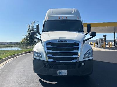 Used 2021 Freightliner Cascadia Detroit DD15AT Semi Truck with Sleeper Cab for sale #386379 - photo 2