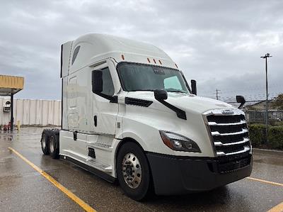 Used 2021 Freightliner Cascadia Detroit DD15AT Semi Truck with Sleeper Cab for sale #386383 - photo 1