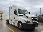 Used 2021 Freightliner Cascadia Detroit DD15AT Semi Truck with Sleeper Cab for sale #386383 - photo 1