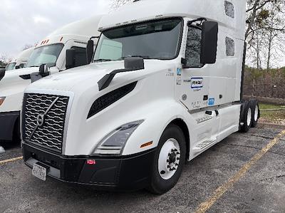 Used 2022 Volvo VNL - photo 1