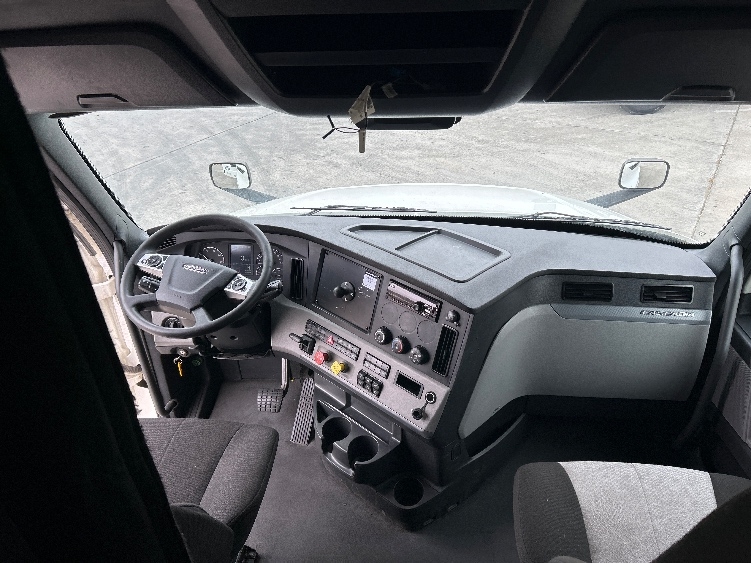 Used 2021 Freightliner Cascadia - photo 14