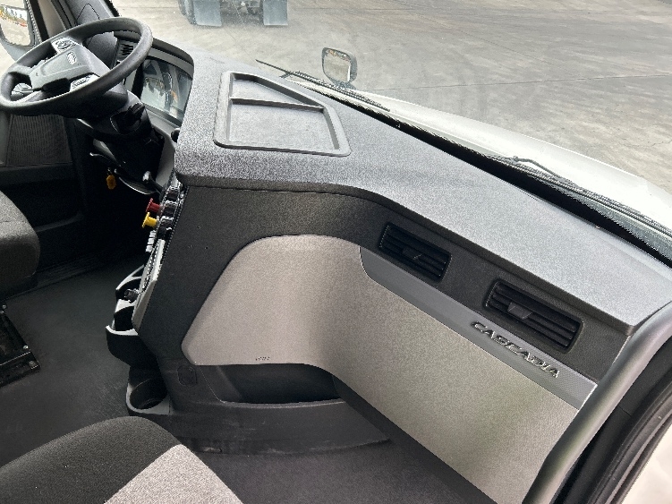 Used 2021 Freightliner Cascadia - photo 16