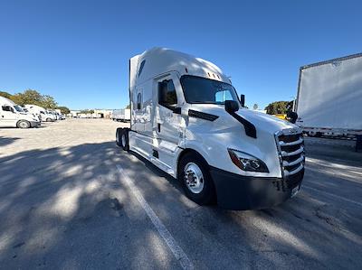 Used 2021 Freightliner Cascadia Detroit DD15AT Semi Truck with Sleeper Cab for sale #387322 - photo 1