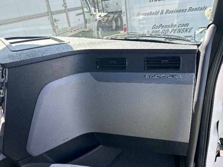 Used 2021 Freightliner Cascadia - photo 16