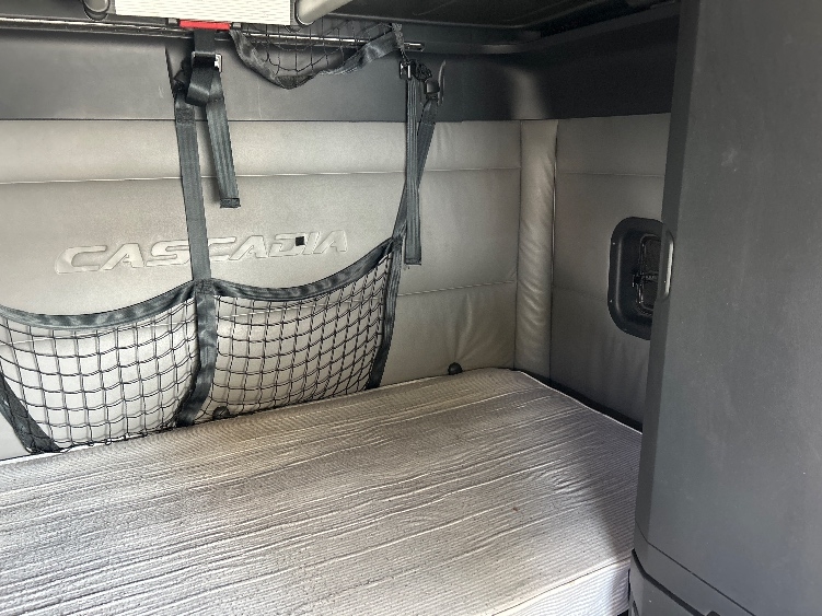 Used 2021 Freightliner Cascadia - photo 19