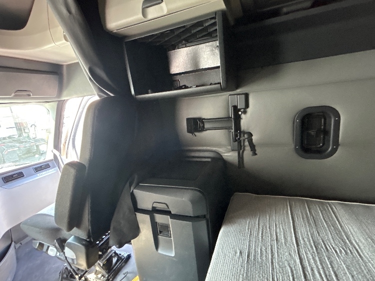 Used 2021 Freightliner Cascadia - photo 21