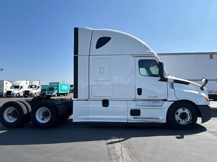 Used 2021 Freightliner Cascadia - photo 10