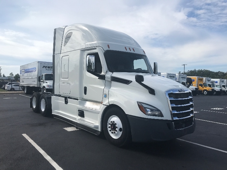 Used 2021 Freightliner Cascadia - photo 1